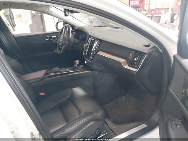 2021 VOLVO S60 T5 MOMENTUM 5