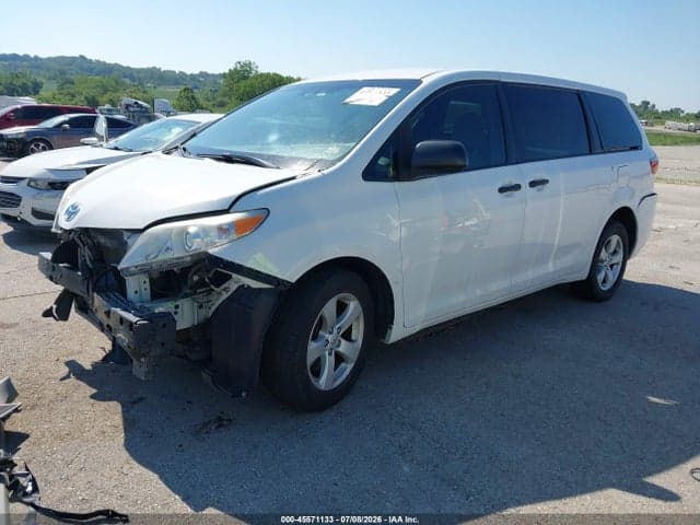 2017 TOYOTA SIENNA L 7 PASSENGER 2