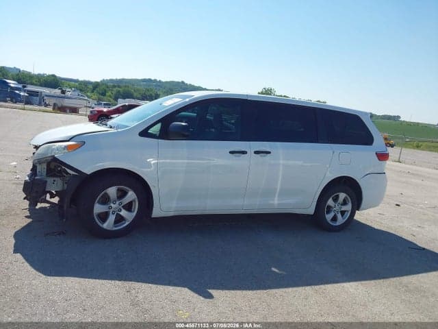 2017 TOYOTA SIENNA L 7 PASSENGER 15