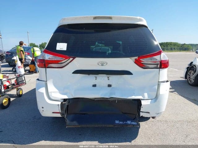 2017 TOYOTA SIENNA L 7 PASSENGER 17