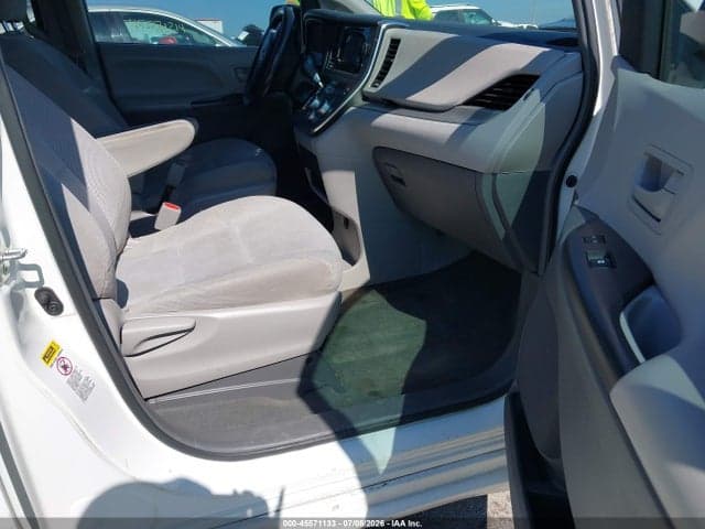 2017 TOYOTA SIENNA L 7 PASSENGER 5