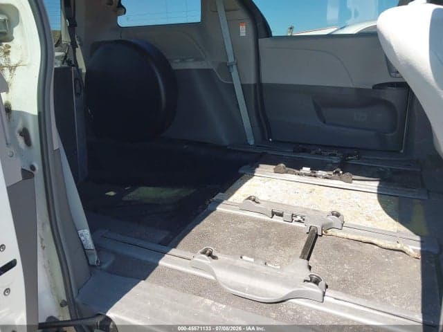 2017 TOYOTA SIENNA L 7 PASSENGER 8