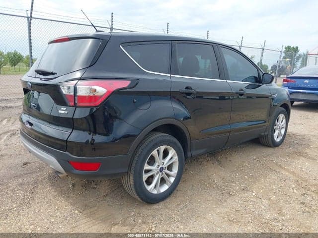 2017 FORD ESCAPE SE 4