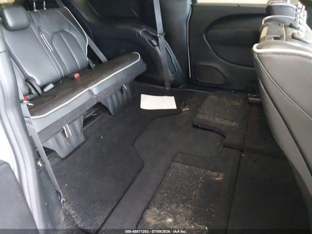 2025 CHRYSLER PACIFICA LIMITED 8