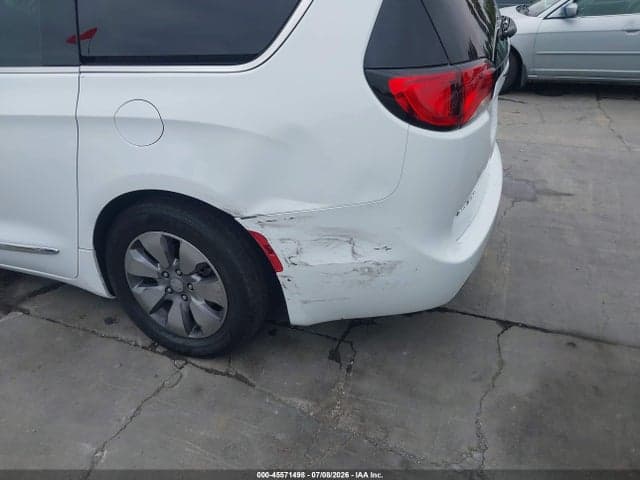 2018 CHRYSLER PACIFICA HYBRID LIMITED 6