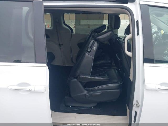 2018 CHRYSLER PACIFICA HYBRID LIMITED 8