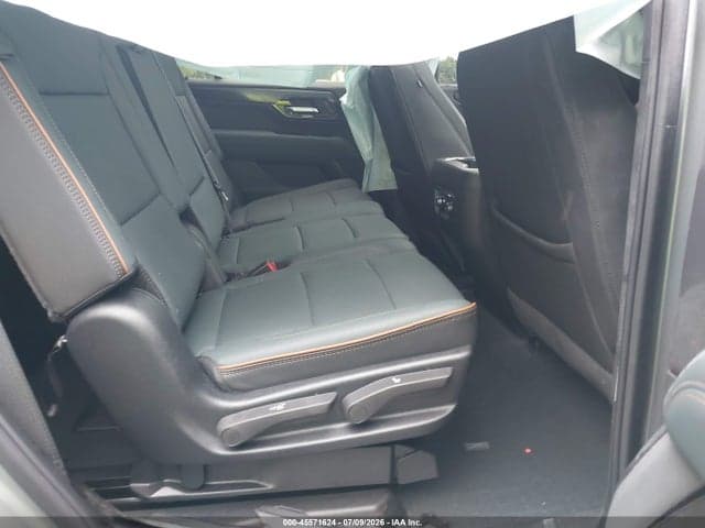 2026 GMC YUKON 4WD AT4 8