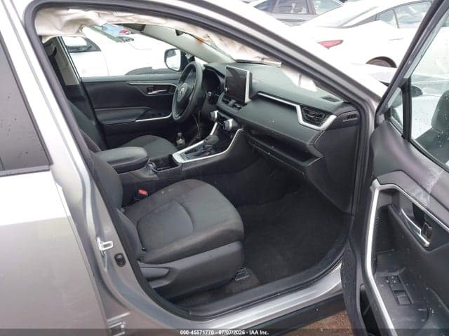 2024 TOYOTA RAV4 XLE 5