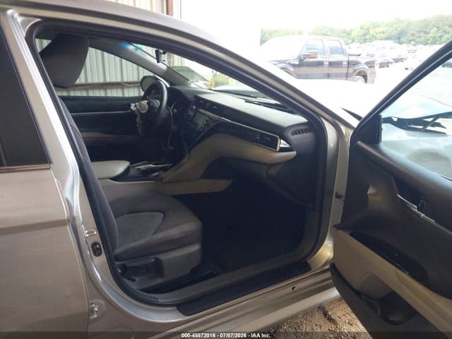 2018 TOYOTA CAMRY LE 5
