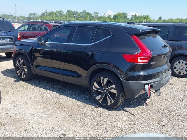2023 VOLVO XC40 B5 PLUS BRIGHT THEME 3