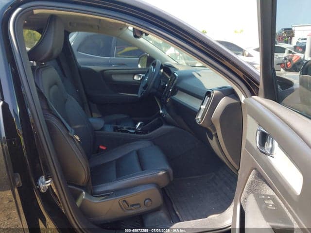 2023 VOLVO XC40 B5 PLUS BRIGHT THEME 5
