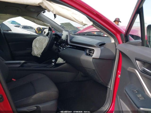 2020 TOYOTA C-HR LE 5