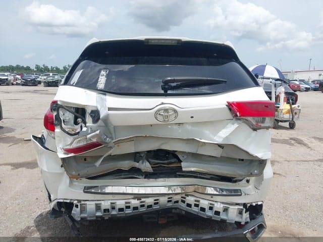 2017 TOYOTA HIGHLANDER LIMITED 16