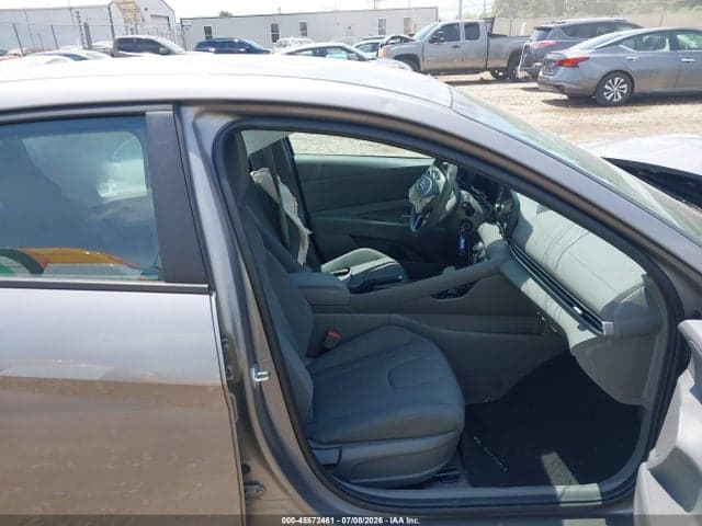 2023 HYUNDAI ELANTRA SE 5
