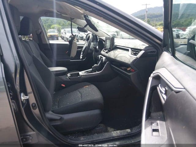2020 TOYOTA RAV4 XLE 5