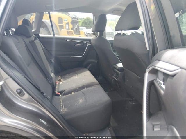 2020 TOYOTA RAV4 XLE 8