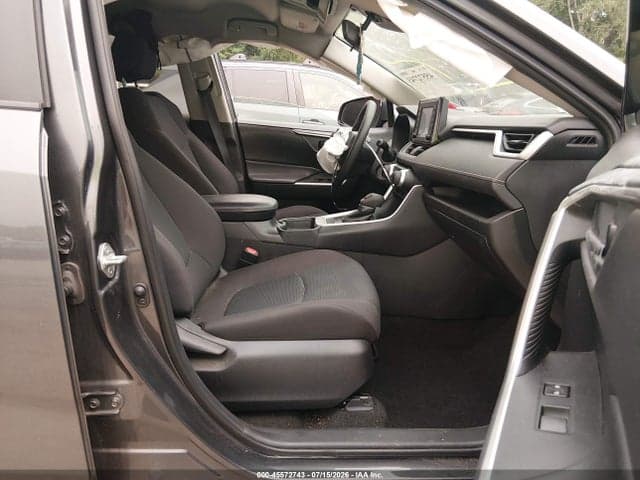 2020 TOYOTA RAV4 LE 5