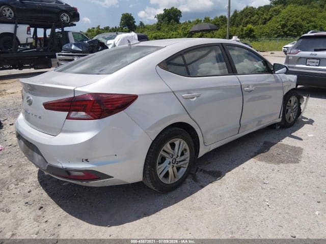 2020 HYUNDAI ELANTRA SEL 4