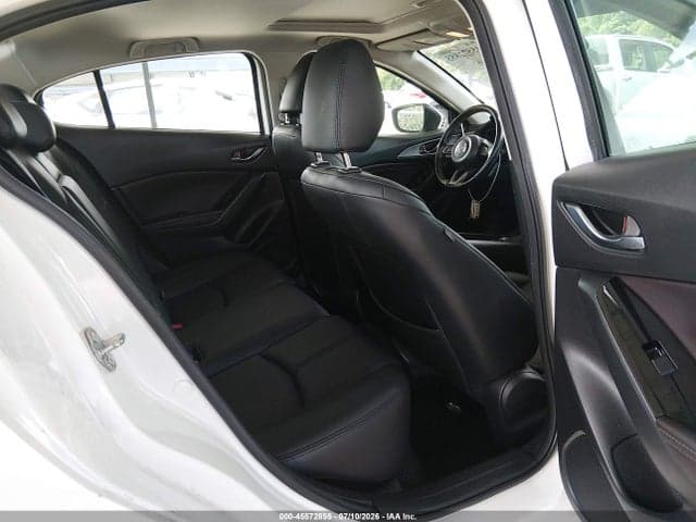 2018 MAZDA MAZDA3 TOURING 8