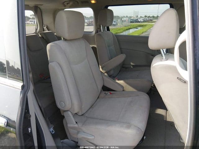 2017 NISSAN QUEST SV 8