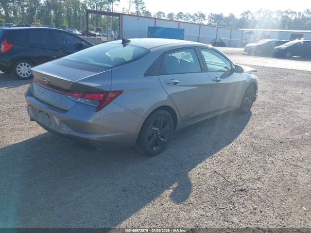 2022 HYUNDAI ELANTRA SEL 4