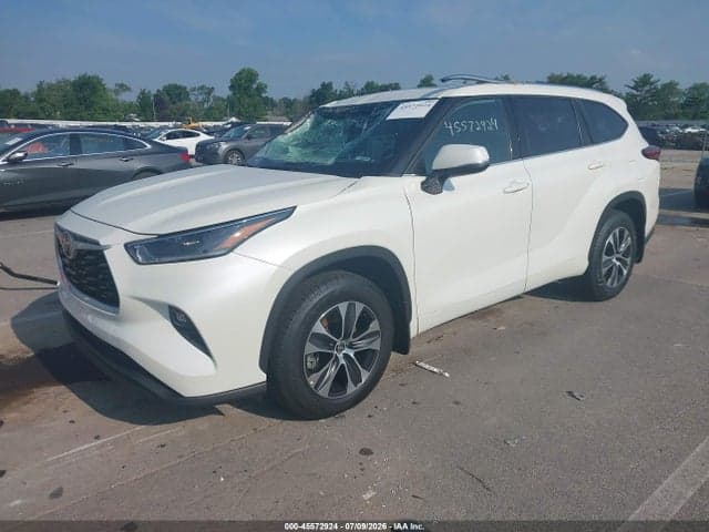 2021 TOYOTA HIGHLANDER XLE 2