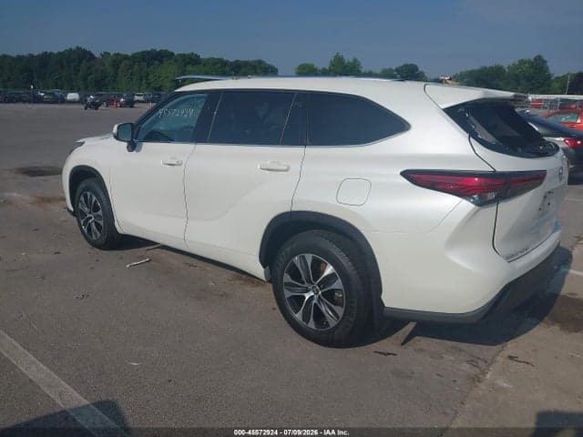 2021 TOYOTA HIGHLANDER XLE 3