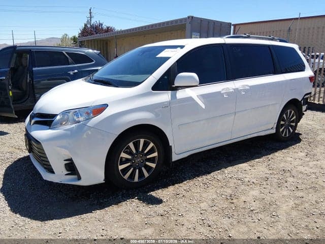 2020 TOYOTA SIENNA LE 2