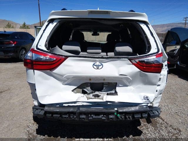 2020 TOYOTA SIENNA LE 6