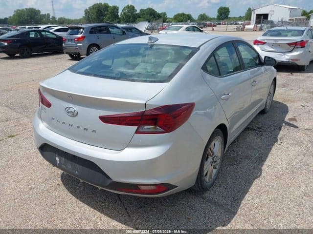 2020 HYUNDAI ELANTRA SEL 4