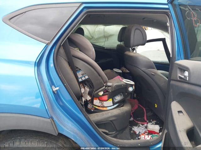 2017 HYUNDAI TUCSON SE PLUS 8