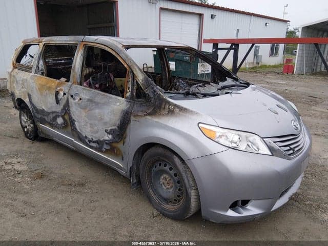 2017 TOYOTA SIENNA LE 7 PASSENGER