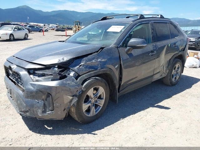 2022 TOYOTA RAV4 XLE 2