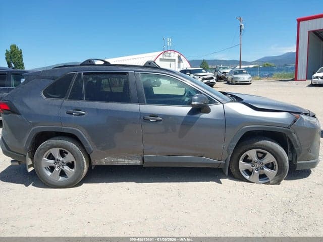 2022 TOYOTA RAV4 XLE 14