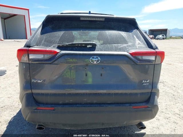 2022 TOYOTA RAV4 XLE 17