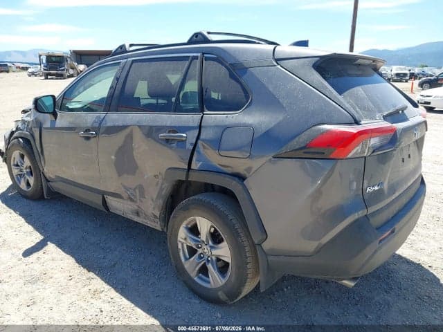 2022 TOYOTA RAV4 XLE 3