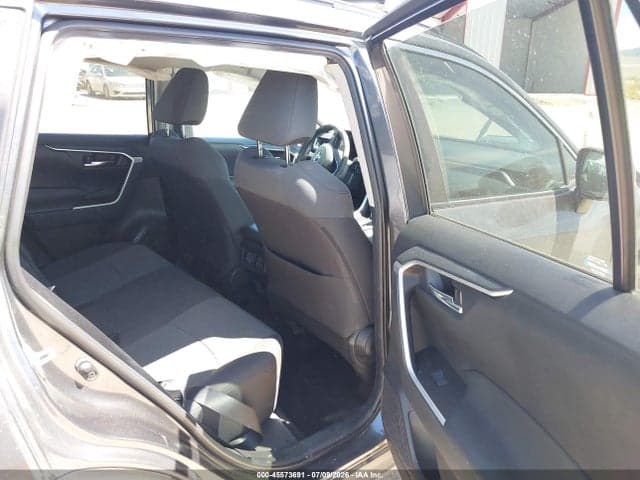 2022 TOYOTA RAV4 XLE 8