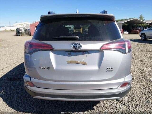 2018 TOYOTA RAV4 XLE 17