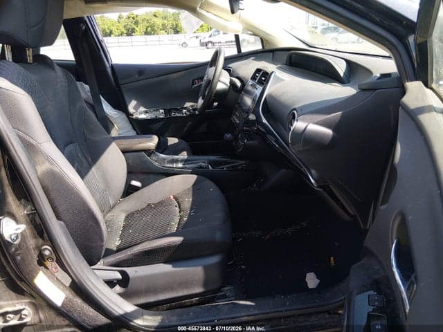 2017 TOYOTA PRIUS THREE 6