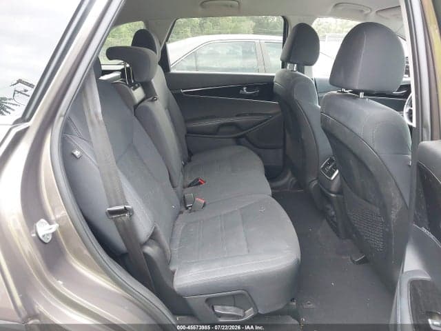 2019 KIA SORENTO 2.4L LX 8