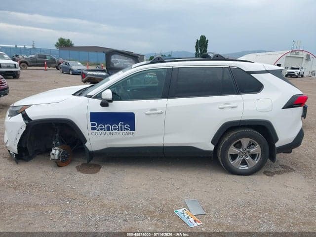 2024 TOYOTA RAV4 XLE 15