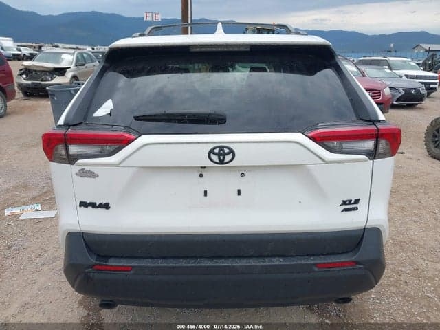 2024 TOYOTA RAV4 XLE 17