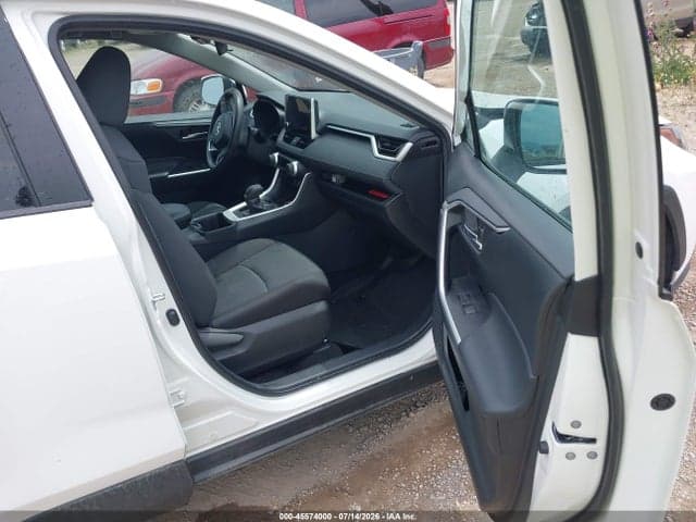2024 TOYOTA RAV4 XLE 5