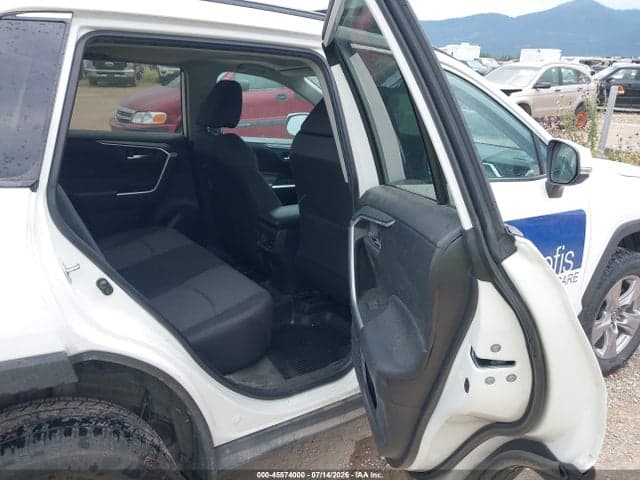 2024 TOYOTA RAV4 XLE 8