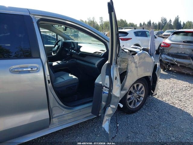 2022 TOYOTA SIENNA XLE 5