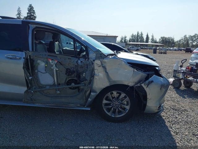 2022 TOYOTA SIENNA XLE 6