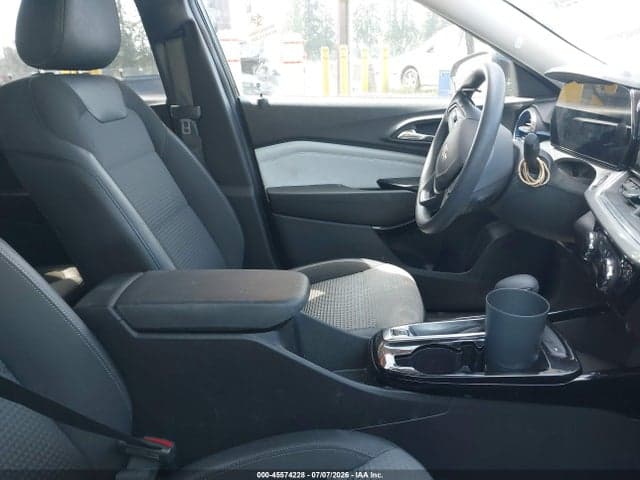 2025 CHEVROLET TRAX FWD LT 5