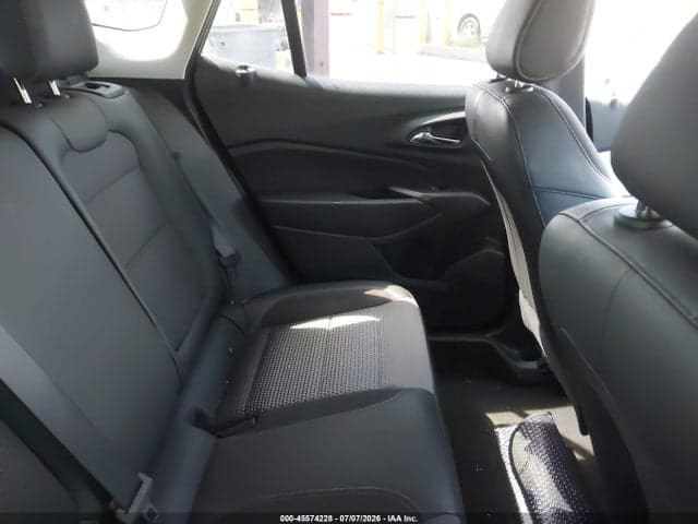 2025 CHEVROLET TRAX FWD LT 8