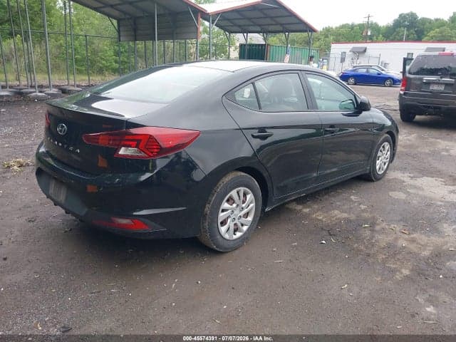 2019 HYUNDAI ELANTRA SE 4