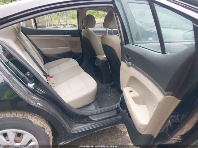 2019 HYUNDAI ELANTRA SE 8